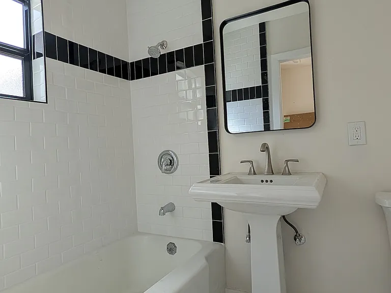 1323 1st St #1 — Photo 7