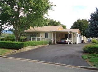 601 Roguelea Ln, Grants Pass, OR 97526