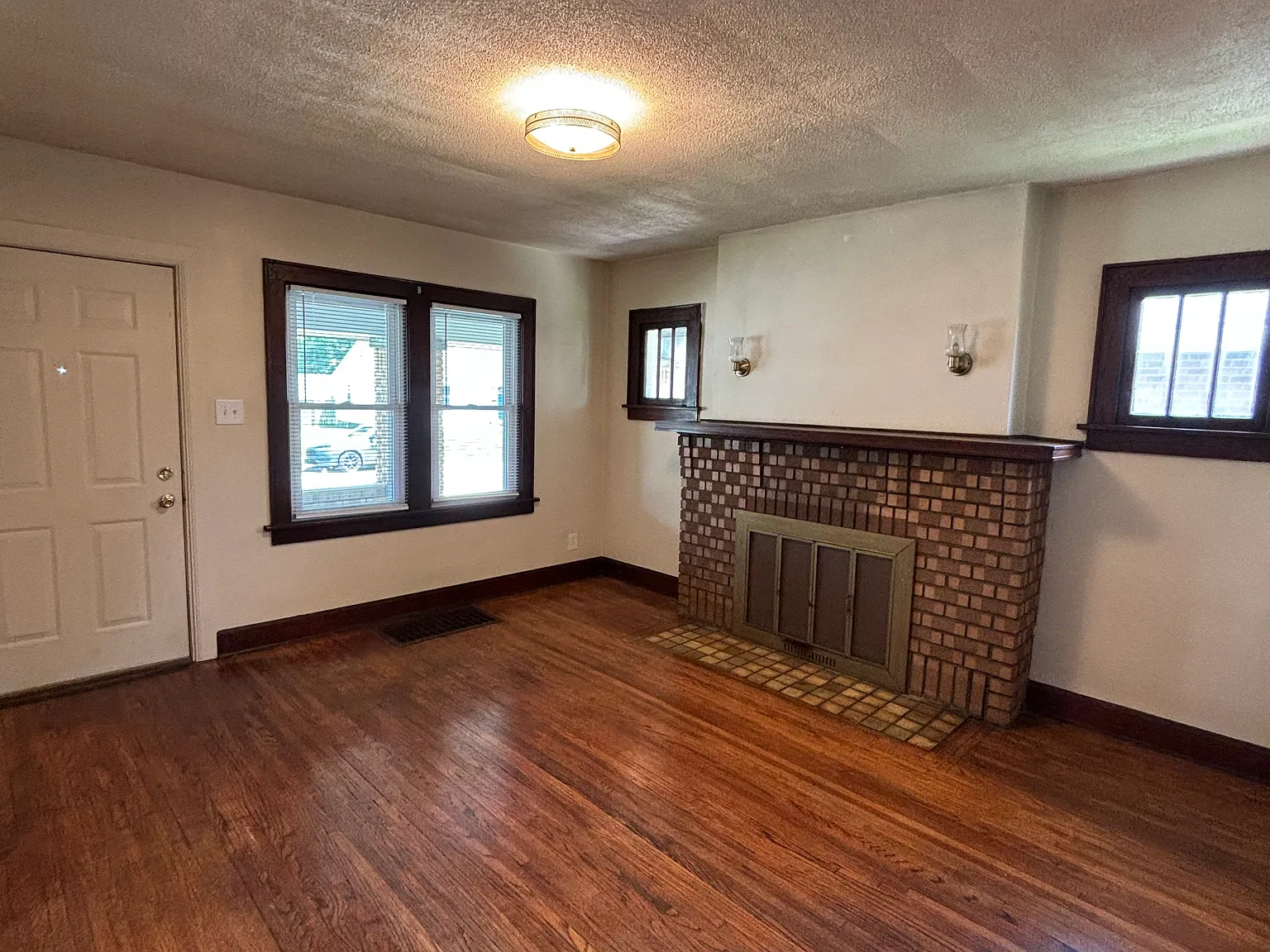 2 bed, $1,200 — Photo 3