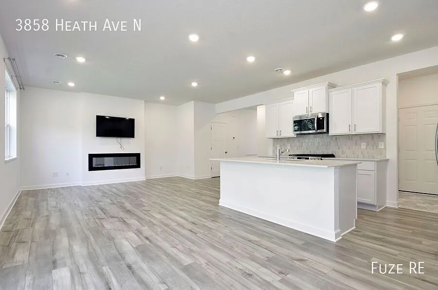 Beautiful Newer Construction 3-Bed 2.5-Bath Home in Oakdale - Available Now! — Photo 2