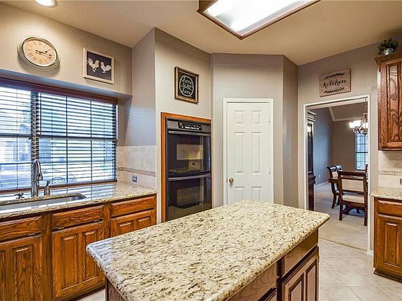 5th image of 401 Canberra Ct