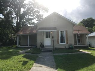 1155 Lyon St, Carthage, MO 64836