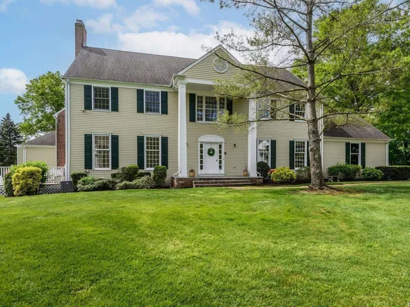 12 Robin Court, Glen Cove, NY 11542