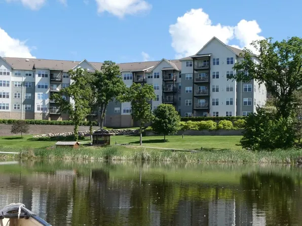 1900 Rush Lake Trl APT 232, New Brighton, MN 55112