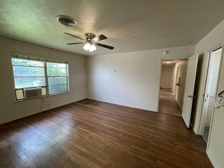 1402 Linden Dr — Photo 13