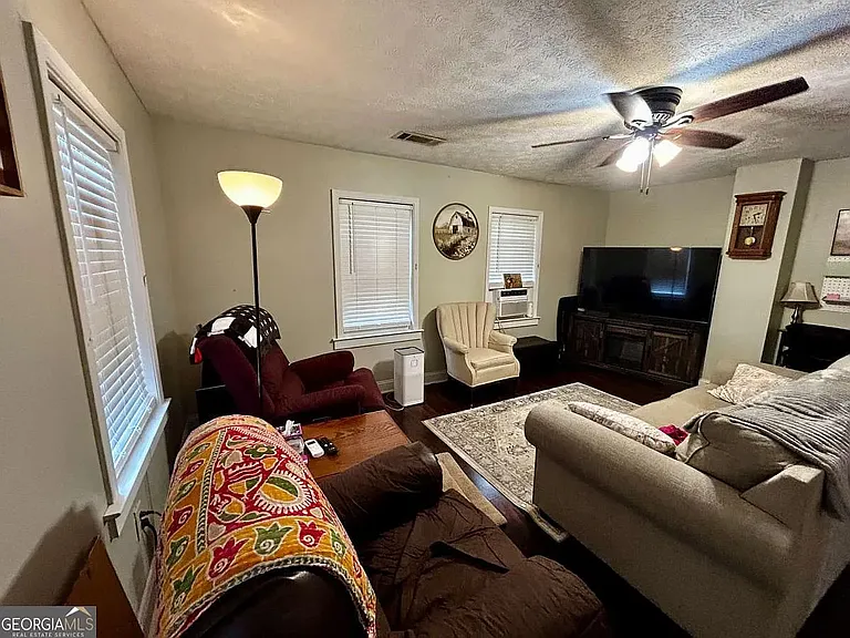 259 N Oliver St #B — Photo 4