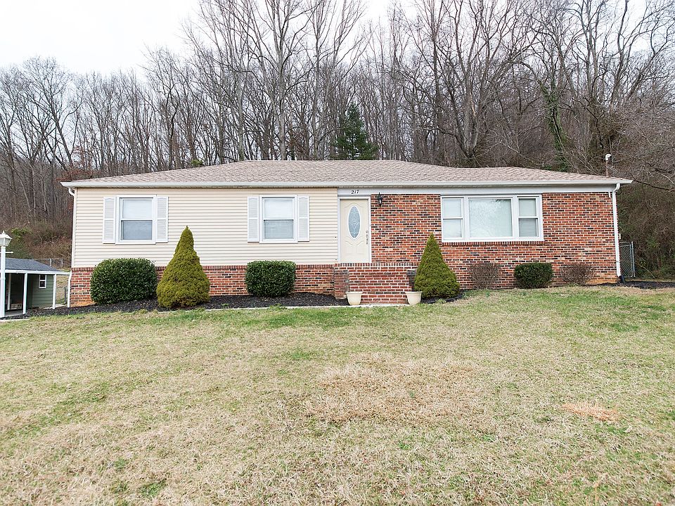 1st image of 325 Sandalwood Dr