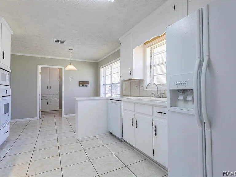 110 Diane Dr — Photo 18