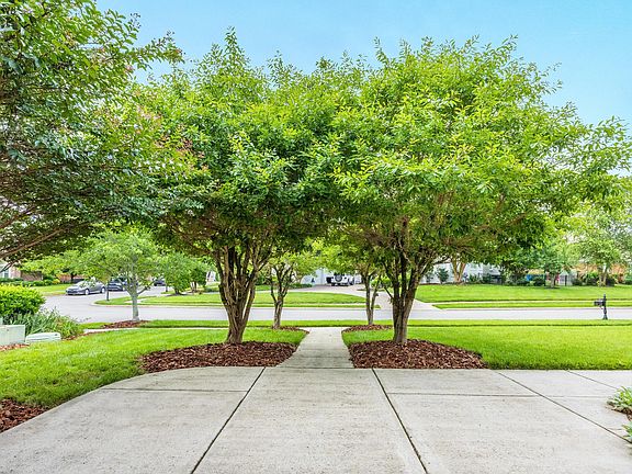 5th image of 9545 Windrose Cir