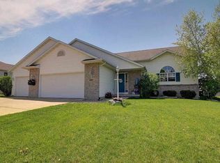 608 Nightingale Ln, Cottage Grove, WI 53527