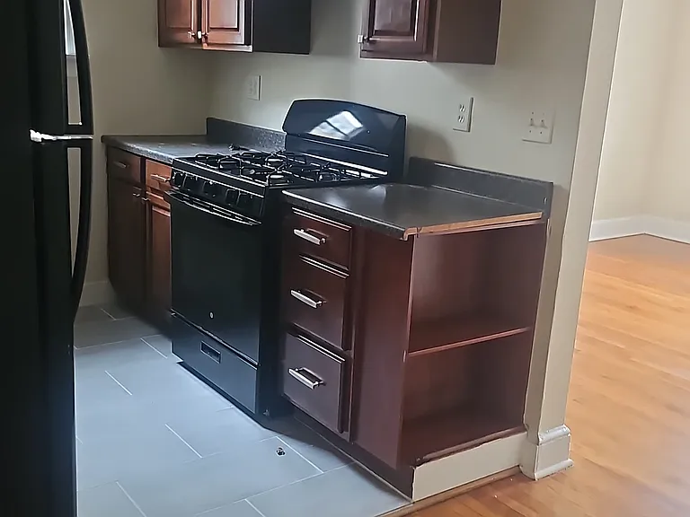 8619 Flower Ave #MIDDLE FLOOR — Photo 3