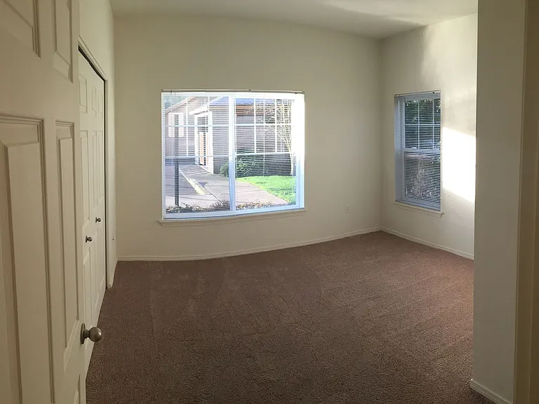 117 NE 25th Ave — Photo 27