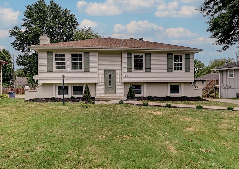 1st image of 305 NE Sharon Dr