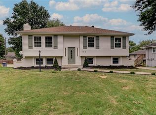 305 NE Sharon Dr, Lees Summit, MO 64063