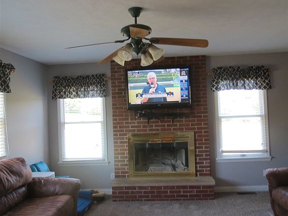 3rd image of 2630 Lakeview Dr