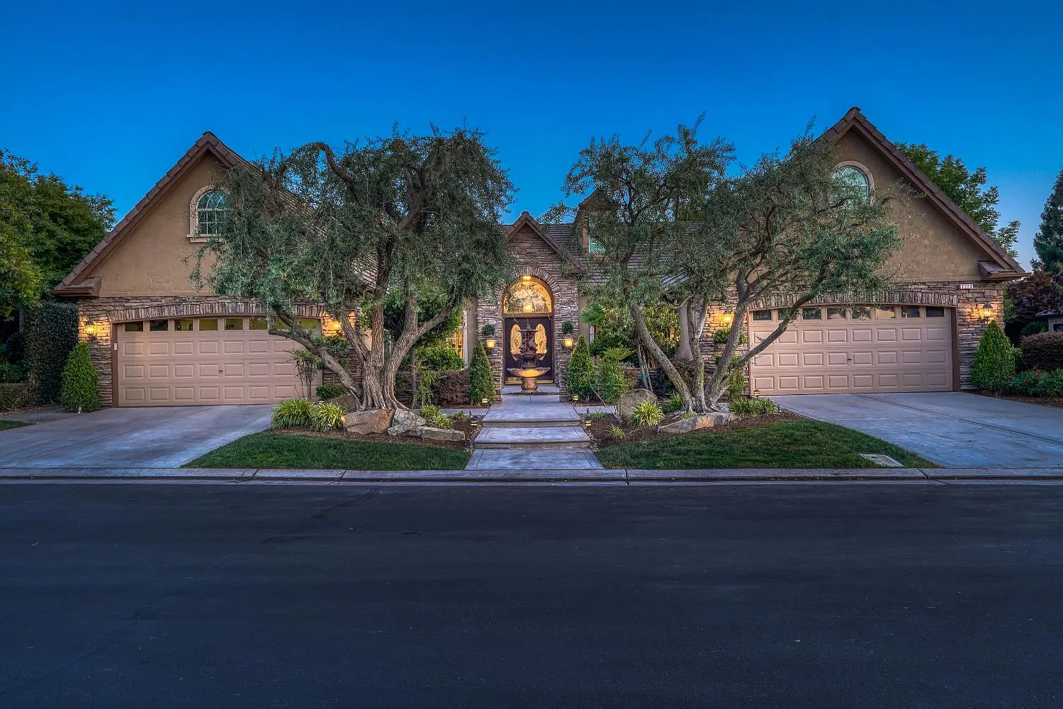 1223 E Rosemont Ln photo 1