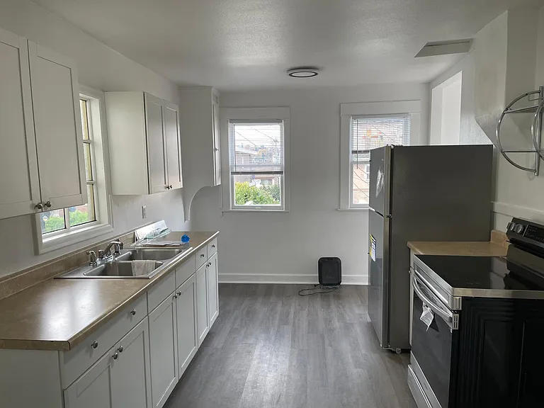 2239 1/2 Boylston Ave E — Photo 8