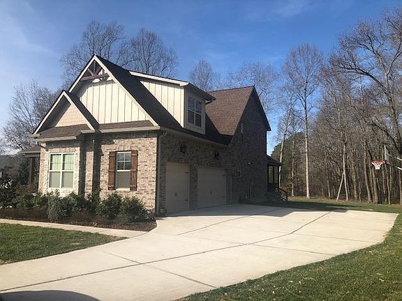 3rd image of 316 Taylor Cir