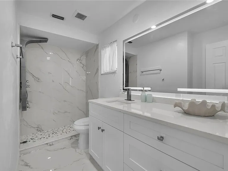 2758 Bruce St — Photo 22