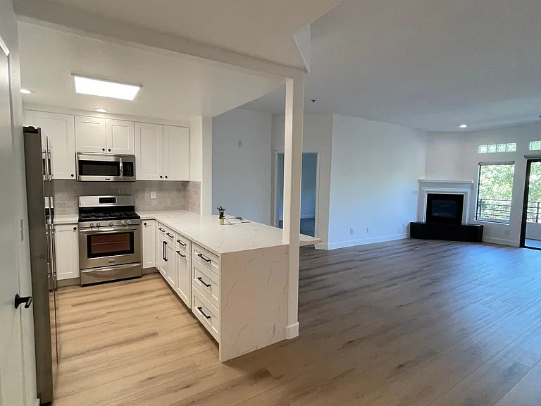4477 Woodman Ave #209 — Photo 7