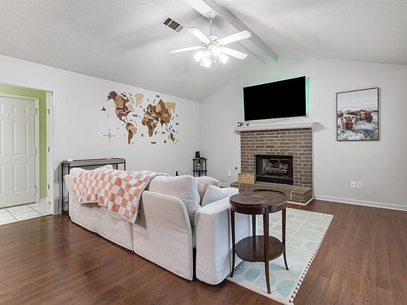 2nd image of 29 Shaded Oaks Dr