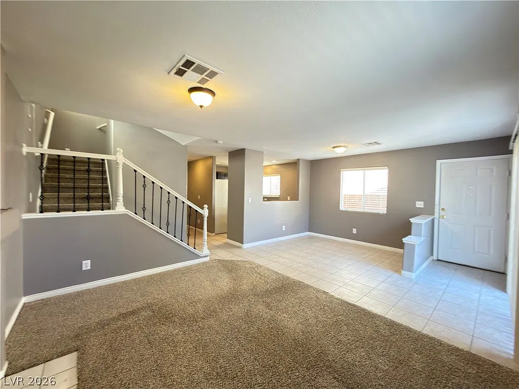3 bed, 2.5 bath, 1389 sqft, $1,800 — Photo 3
