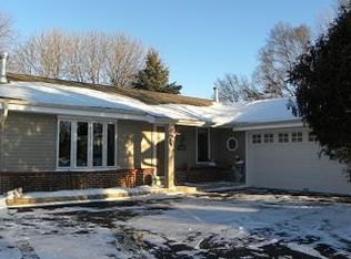 1101 Blue Ridge Dr, Oconomowoc, WI 53066