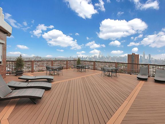 3rd image of 809 22nd St APT 1206