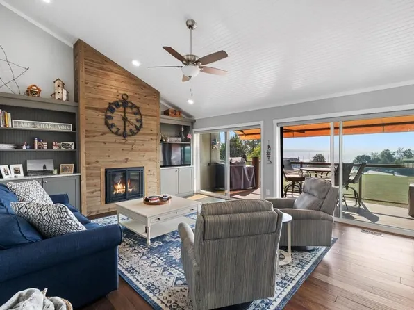 1004 Marina Bluff Dr, Charlevoix, MI 49720