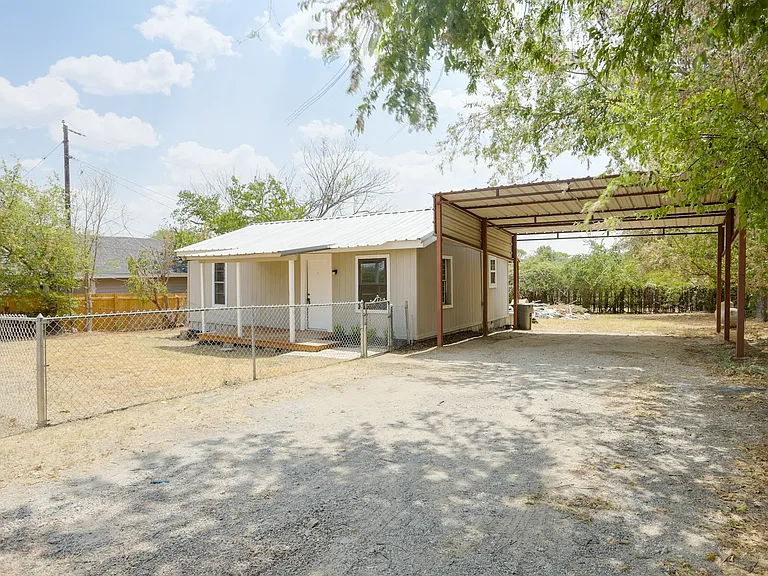 221 Porter Dr — Photo 6