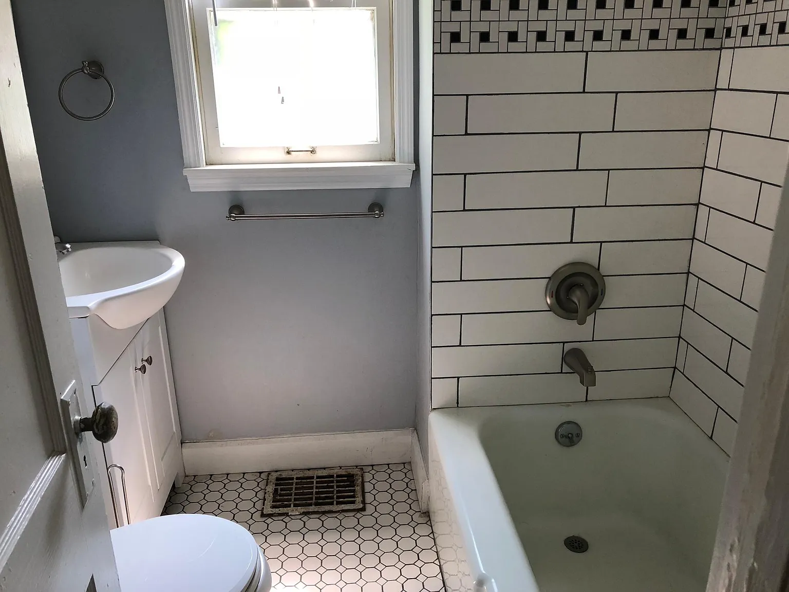 3 bed, 1120 sqft, $1,600 — Photo 3