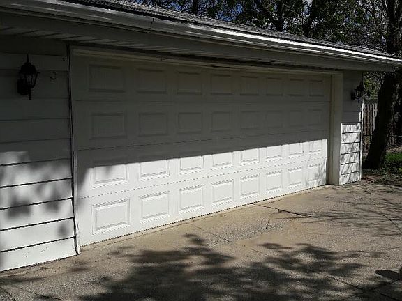 3rd image of 12428 Kenilworth Dr