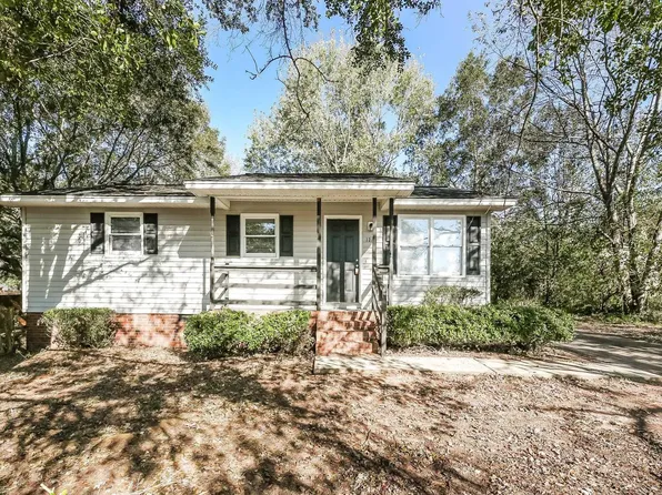 121 Stone Dr, Wellford, SC 29385