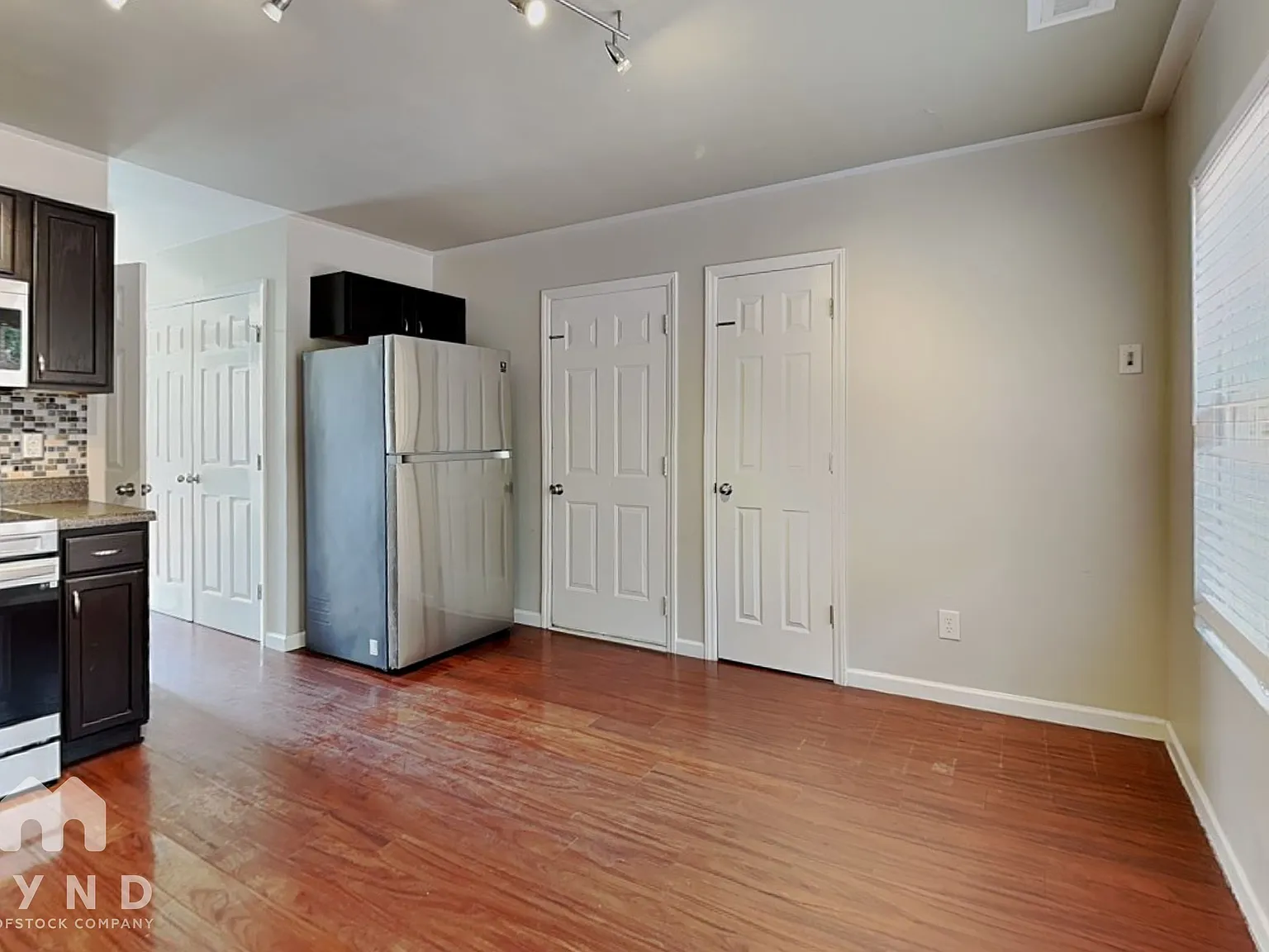 4 bed, 2.5 bath, 1744 sqft, $1,995 — Photo 2