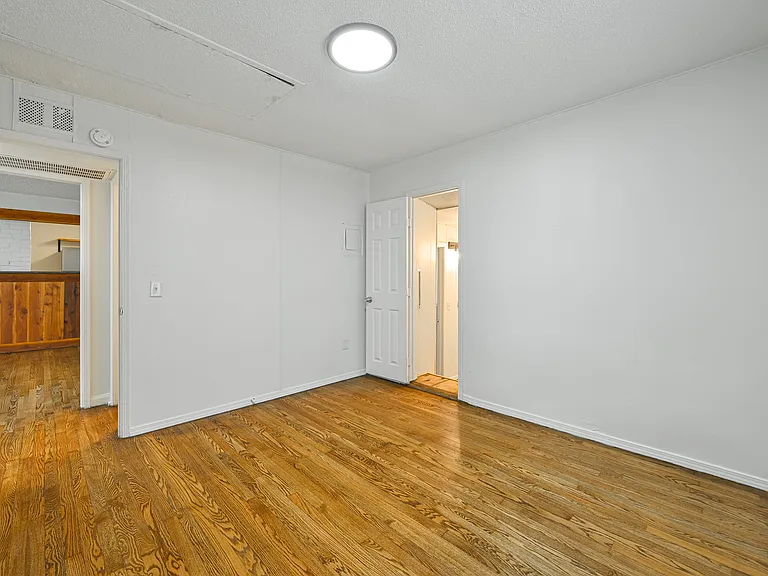 713 NE 34th Ter — Photo 21