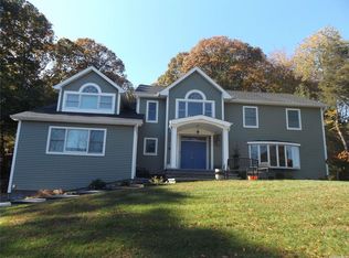 17 Riverview Ter, Smithtown, NY 11787