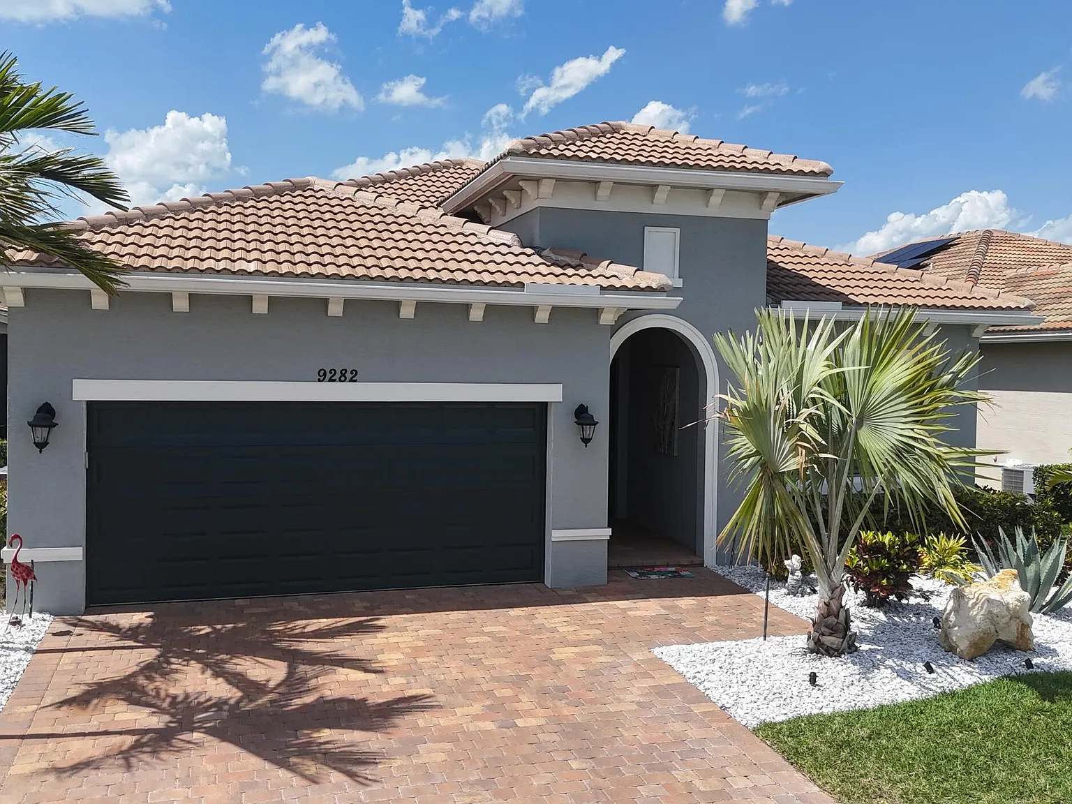 3 bed, 2.0 bath, 1932 sqft, $4,900 — Photo 4