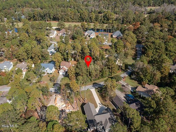 3rd image of 904 Caroline Court