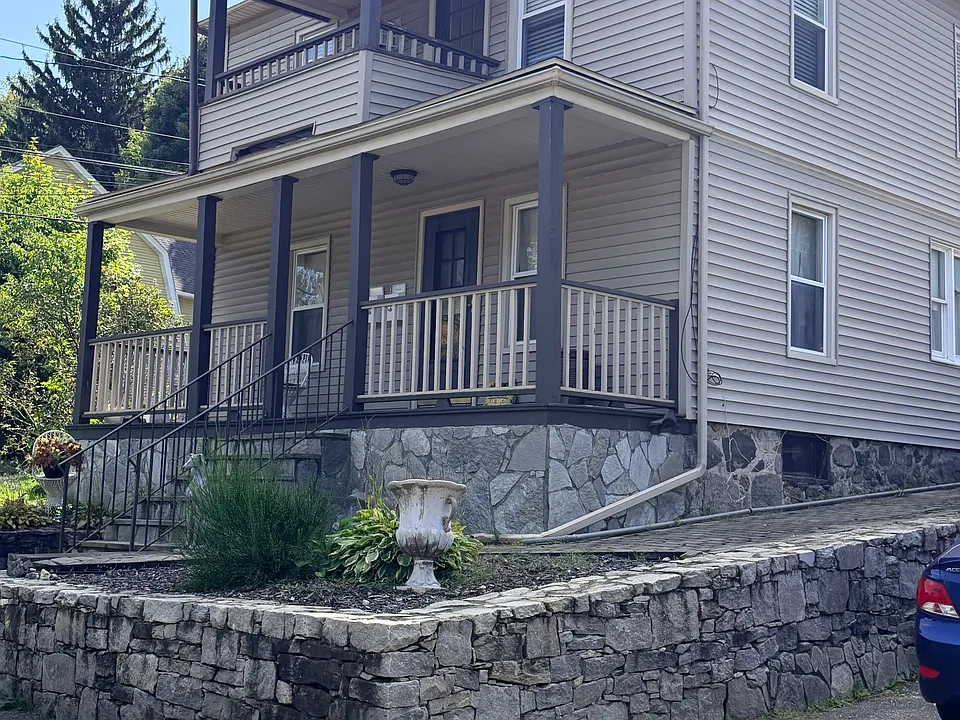 147 City Hill St #2