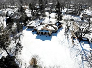 23W030 Red Oak Dr, Glen Ellyn, IL