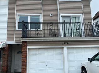 1526 215th St #1, Bayside, NY 11360
