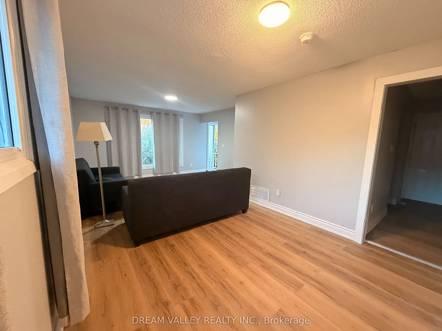 6 bed, $2,850 — Photo 4