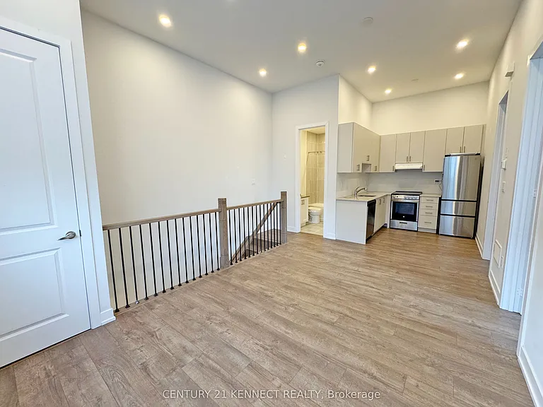 35 Golden Fern St #COACH HOUSE — Photo 11