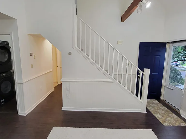 115 Deer Hill Ct — Photo 3