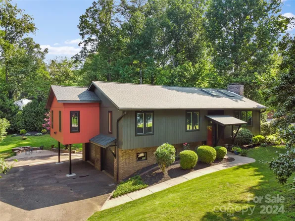 8 Pine Spring Dr, Asheville, NC 28805