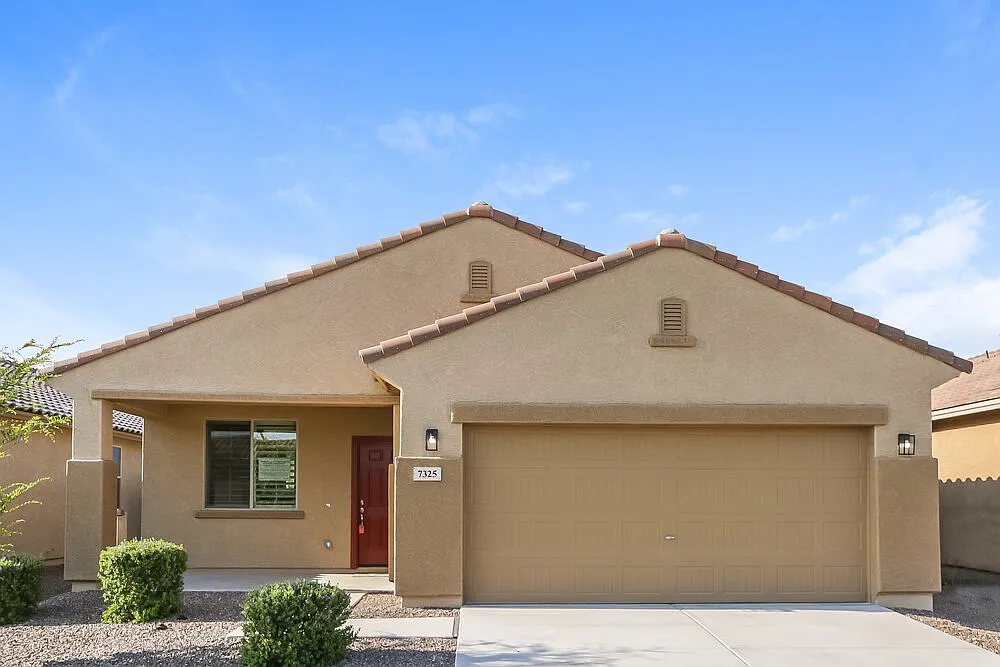3 bed, 2.0 bath, 1460 sqft, $2,080 — Photo 1