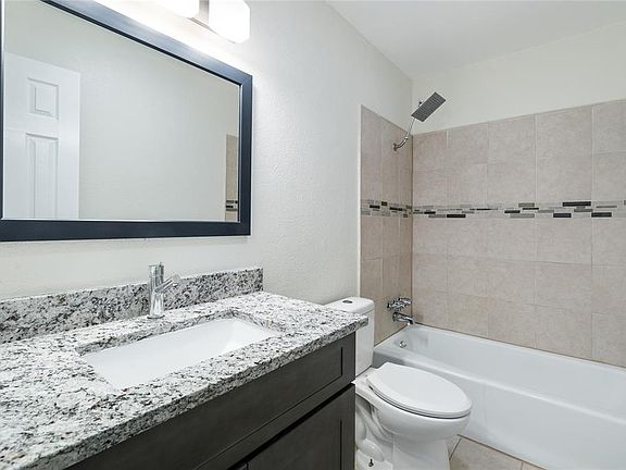 5th image of 3304 Fontaine St