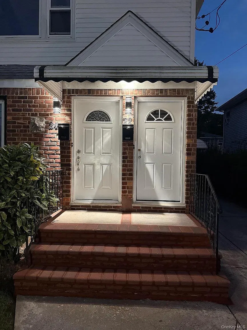 2 bed, 1.0 bath, 1150 sqft, $3,200 — Photo 2