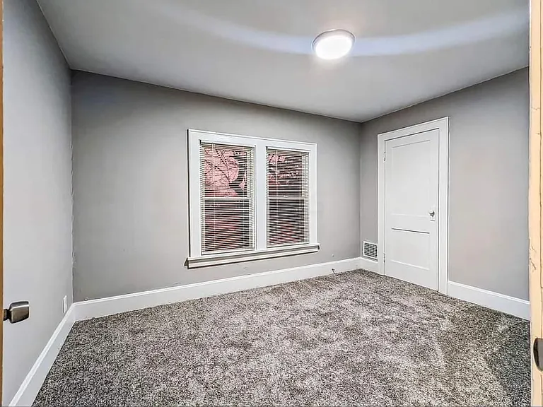 1091 Reinhard Ave — Photo 7