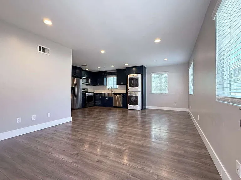 3652 1/2 Percy St #LOWER — Photo 5